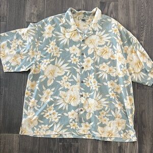 Tommy Bahama Blue and Cream Casual Button Down Shirt